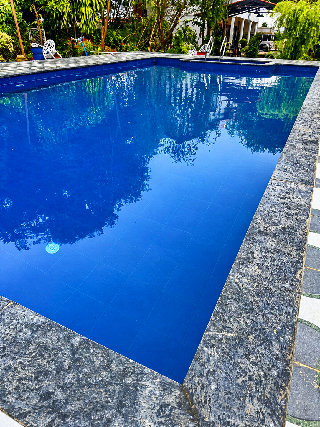 Pool Lounge